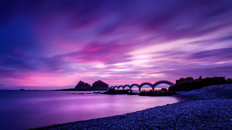 Enjoy breathtaking views of Taiwan's scenic Sanxiantai Bridge in stunning 4K resolution. This landscape wallpaper captures the beauty of the natural surroundings, perfect for nature and travel enthusiasts alike.