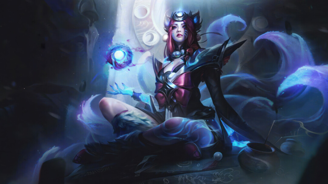 A stunning 4K desktop wallpaper featuring the Snow Moon Ahri skin from League of Legends.