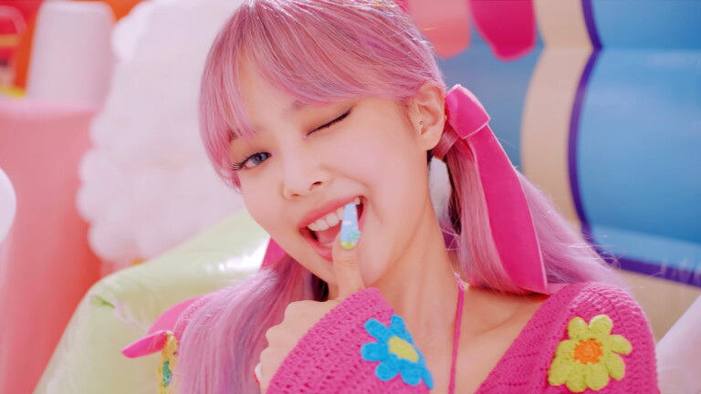 A captivating 4K wallpaper showcasing Jennie from BLACKPINK, the popular K-pop group member known for her musical talent and fashion-forward style, perfect for fans and enthusiasts of K-pop and BLACKPINK.