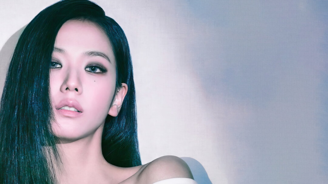 A high-quality 4K wallpaper highlighting the charm of Jisoo from BLACKPINK, a talented K-pop idol and member of the popular girl group, perfect for fans of K-pop and captivating celebrity allure.
