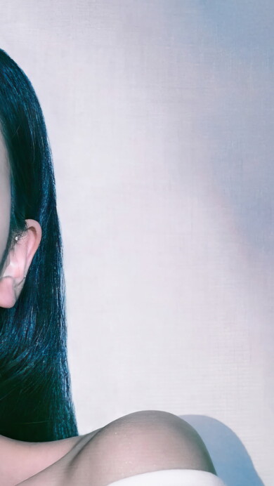 A high-quality 4K wallpaper highlighting the charm of Jisoo from BLACKPINK, a talented K-pop idol and member of the popular girl group, perfect for fans of K-pop and captivating celebrity allure.