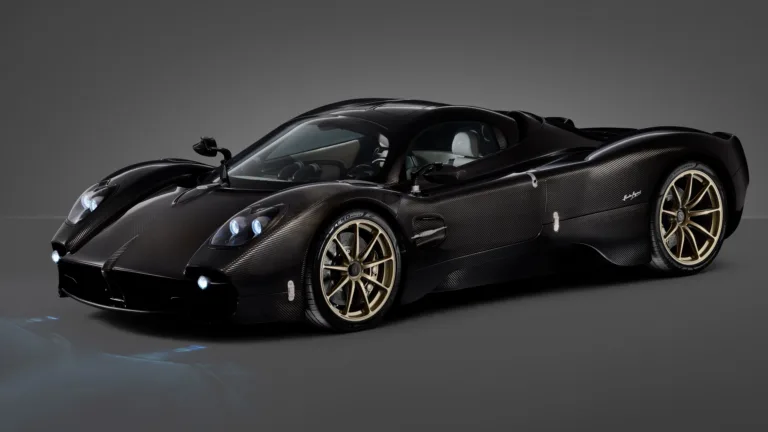 A high-quality 4K wallpaper featuring the Pagani Utopia, a remarkable luxury hypercar known for its exceptional design and performance, perfect for automotive enthusiasts and wallpaper enthusiasts alike.