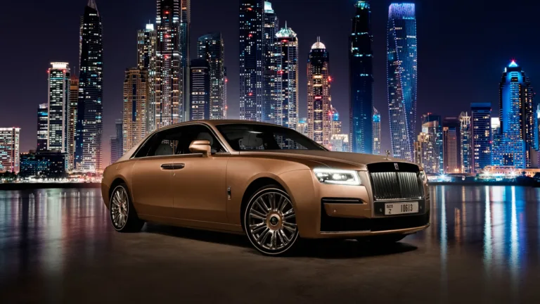 A sophisticated 4K wallpaper displaying the Rolls-Royce Ghost Extended model, a symbol of luxury and elegance, making it an excellent choice for an opulent desktop background.