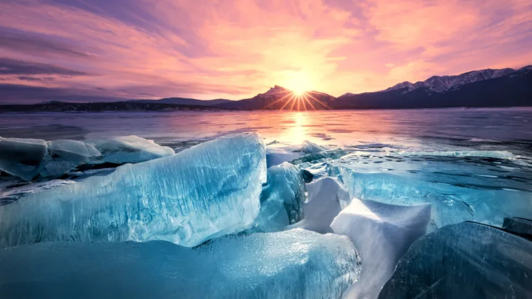 Experience the breathtaking beauty of Abraham Lake in 4K resolution, showcasing its mesmerizing ice bubbles and the stunning landscape of the Canadian Rockies in Alberta, Canada. This wallpaper captures the essence of this natural wonder, perfect for nature enthusiasts and travel lovers.