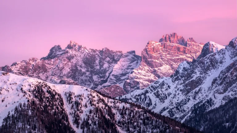 Immerse yourself in the breathtaking beauty of the Italian Alps with this captivating 4K wallpaper showcasing a majestic mountain range. Experience the European charm and alpine grandeur of Italy's Dolomites and Alps. Perfect for nature enthusiasts and adventure seekers seeking a scenic and awe-inspiring desktop background.