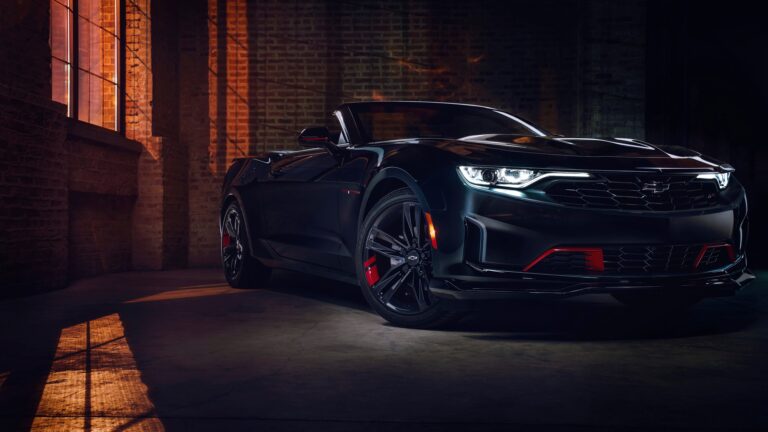 A striking 4K wallpaper showcasing the sleek Chevrolet Camaro 2024 sports car. Experience the high-resolution detail of this iconic American muscle car, perfect for adorning your desktop or mobile background with a vision of automotive excellence and high-speed performance.