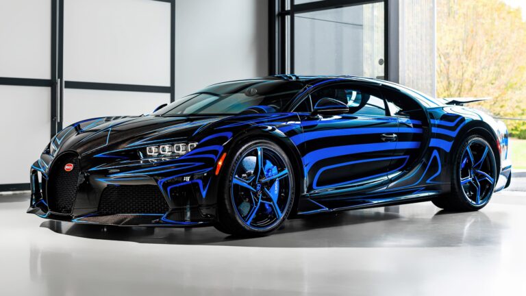 A breathtaking 4K wallpaper featuring the Bugatti Chiron Super Sport, an epitome of luxury and high-performance automotive engineering. The sleek design and powerful presence of this hypercar are beautifully captured in this high-resolution wallpaper.