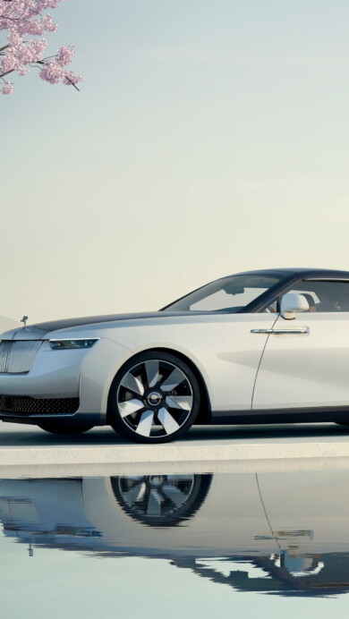 A sophisticated 4K wallpaper featuring the Rolls-Royce Arcadia Droptail, an epitome of automotive luxury. The high-resolution image captures the sleek design and elegance of this opulent vehicle, making it a perfect choice for adorning your desktop or mobile screen with automotive finesse.