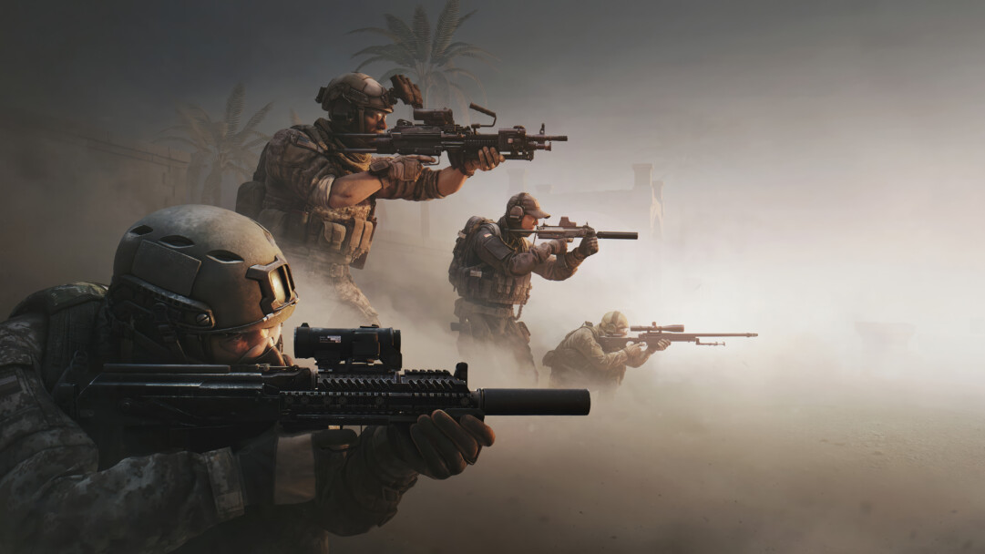 An intense 4K wallpaper depicting a squad of heavily armed tactical soldiers advancing through a desolate, dust-filled desert landscape with faint structures and palm trees. Thick, swirling dust and hazy light envelop the scene, emphasizing the urgent, combat-ready posture of the operatives.